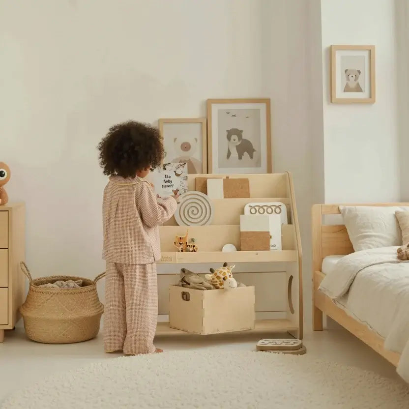 Bücher- und Spielzeugregal aus Holz für das Kinderzimmer