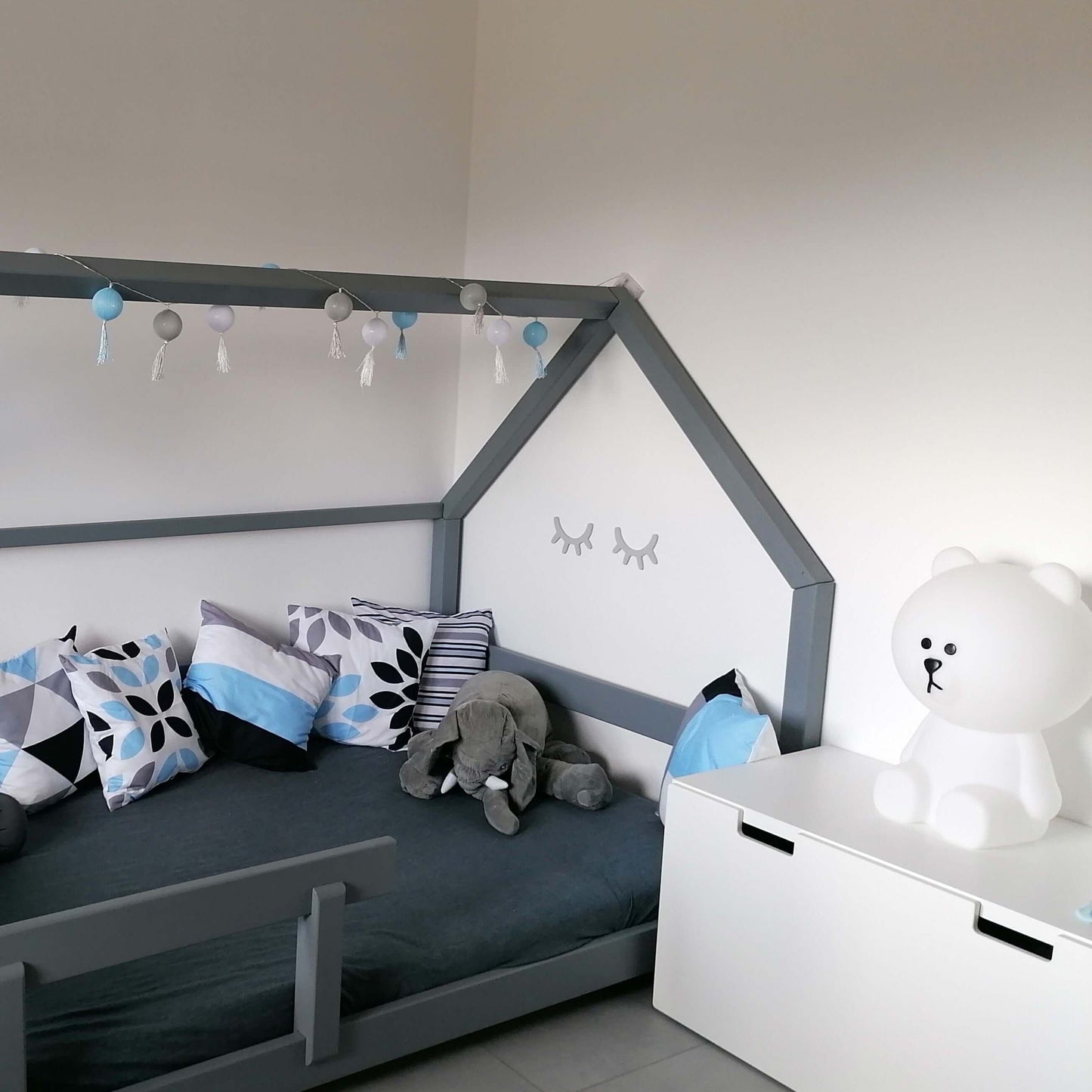 Hausbett FENNA für Kinder mit Rausfallschutz, versch. Maße & Farben