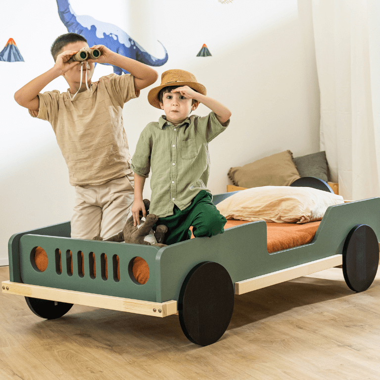 Holz Kinderbett JEEP, versch. Farben