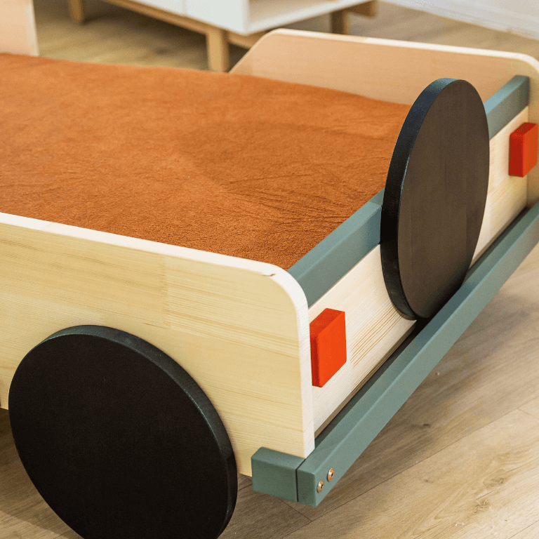 Holz Kinderbett SAFARI, versch. Farben