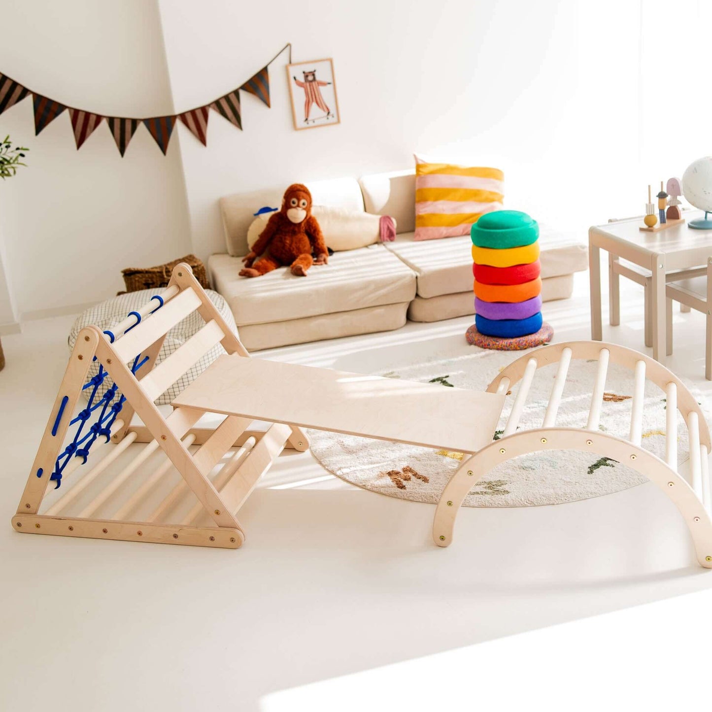 Small tiger climbing set