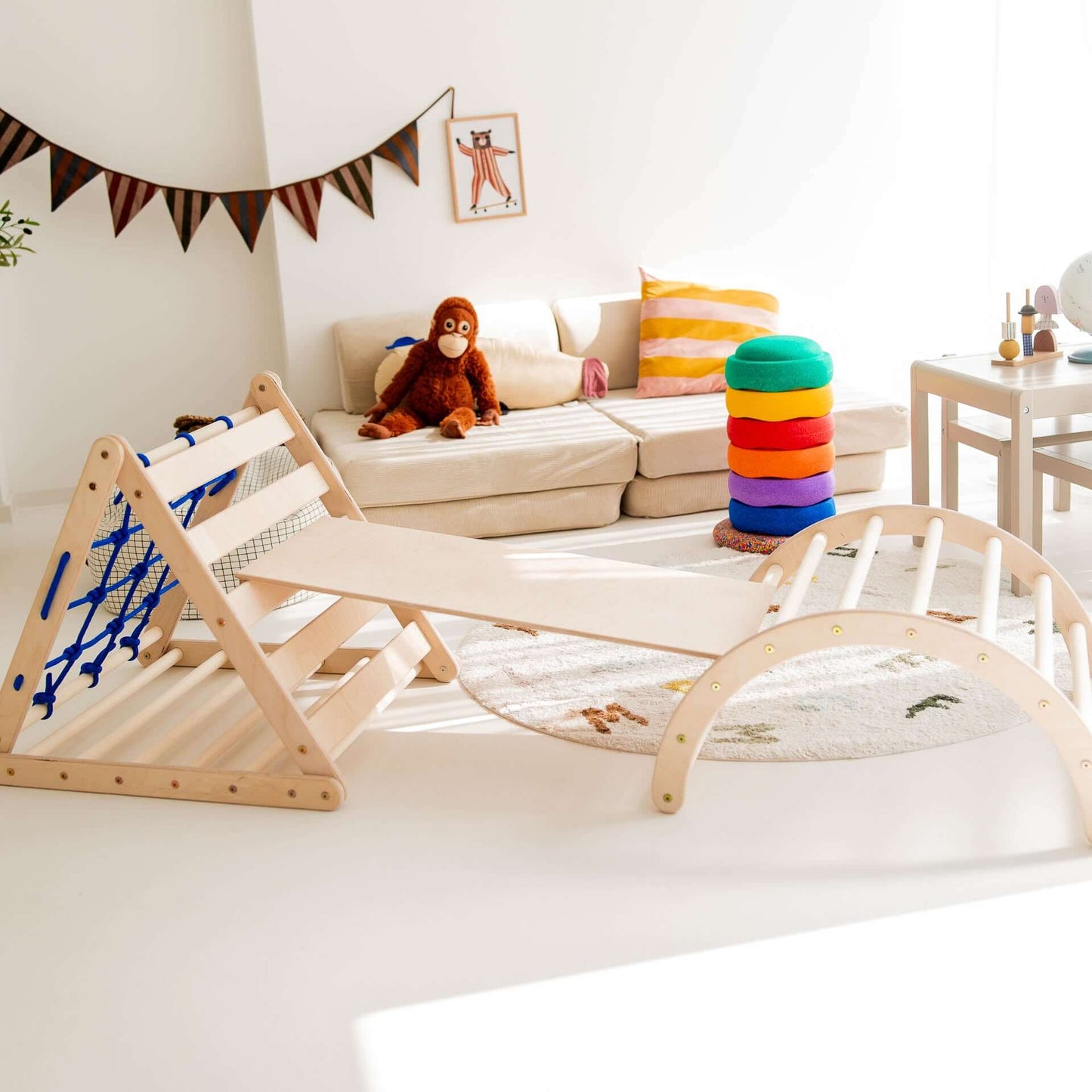 Small tiger climbing set