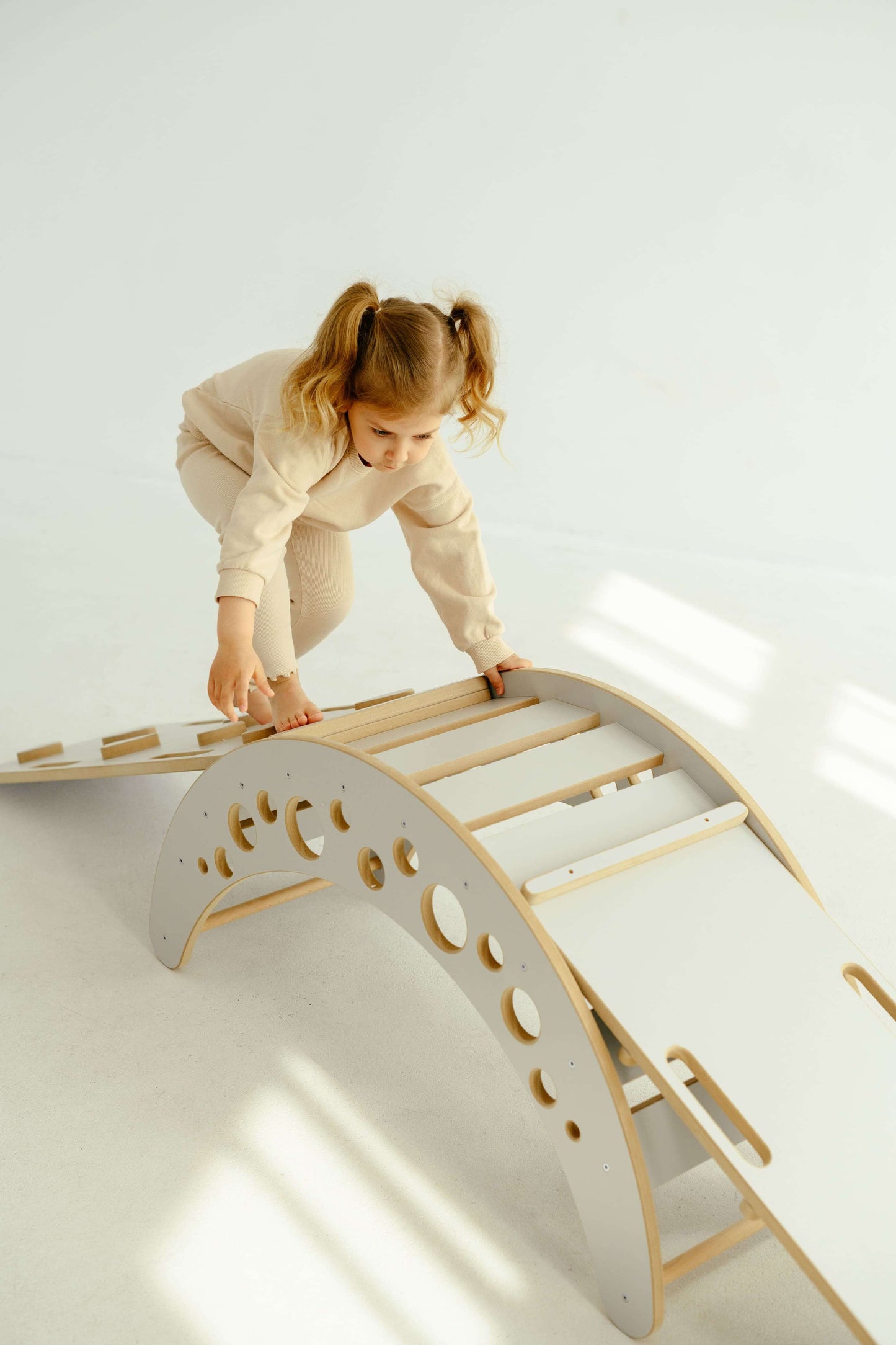 Holzwippe "Mond" für Kinder, versch. Größen & Farben