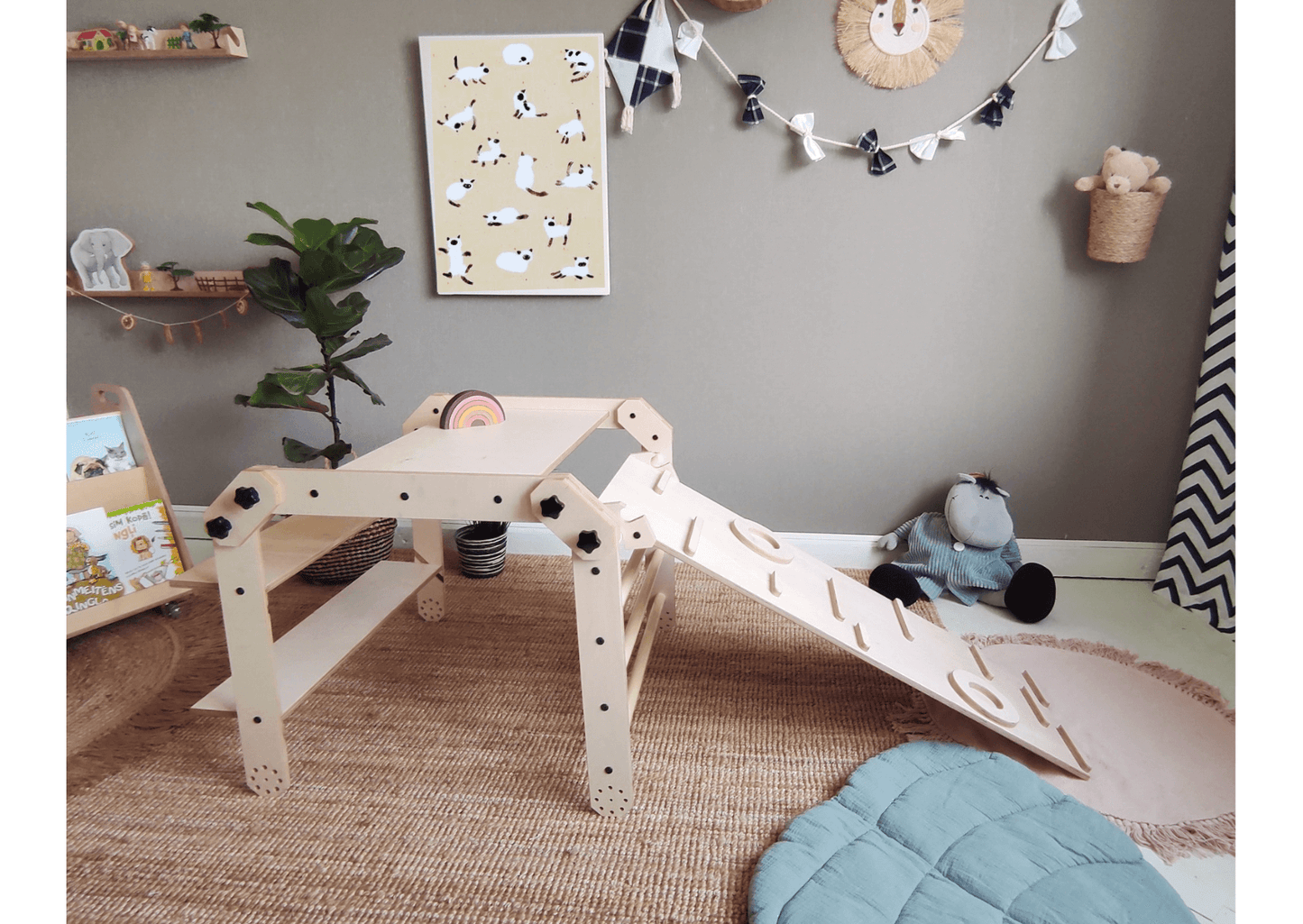 Kletterset / Klettertisch NABU mit Kletterrampe in kinderfreundlichem Spielbereich