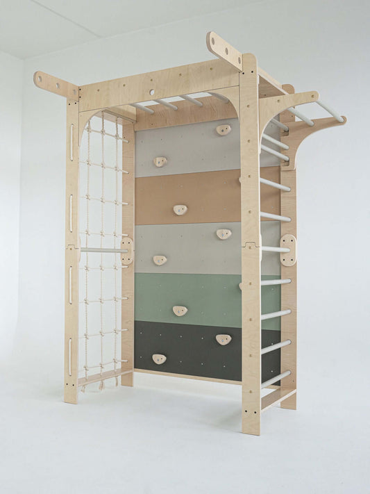 Kletterwand Klimby "Eroberer" für Kinder im Indoor Spielplatz, ideale Sprossenwand und Boulderwand.