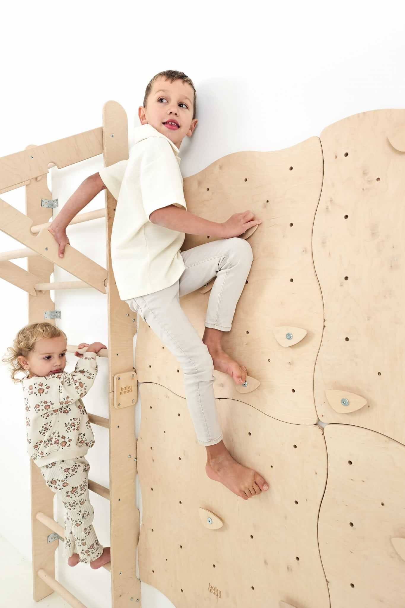 Modulare Kletterwand für Kinder