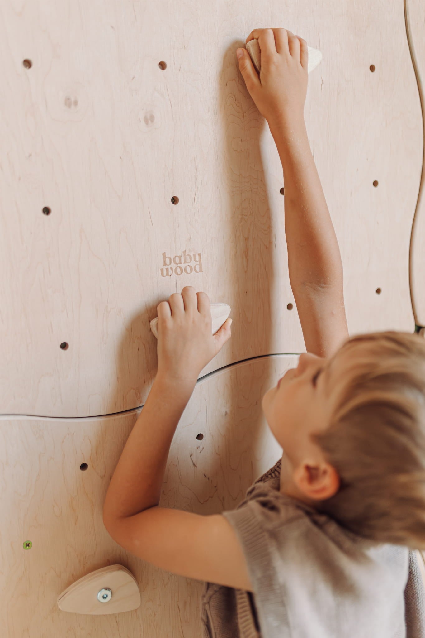 Modulare Kletterwand für Kinder