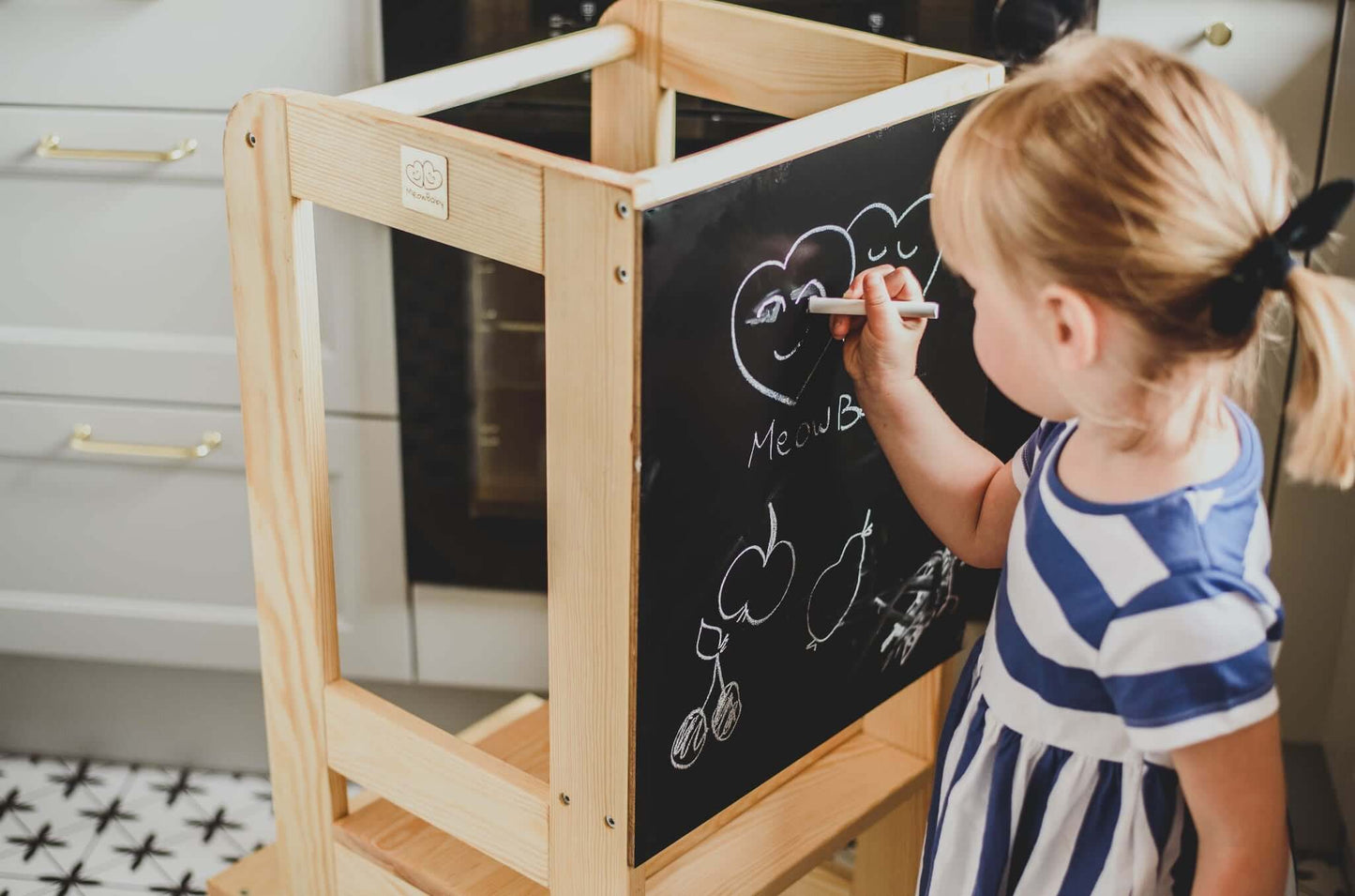 MeowBaby® Lernturm Küchenhelfer mit einer Tafel für Kinder, versch. Farben