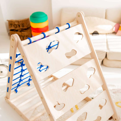 Kletterdreieck Äffchen mit Sprossen und Netz für Kinder, vielseitig und perfekt zum Klettern und Spielen.