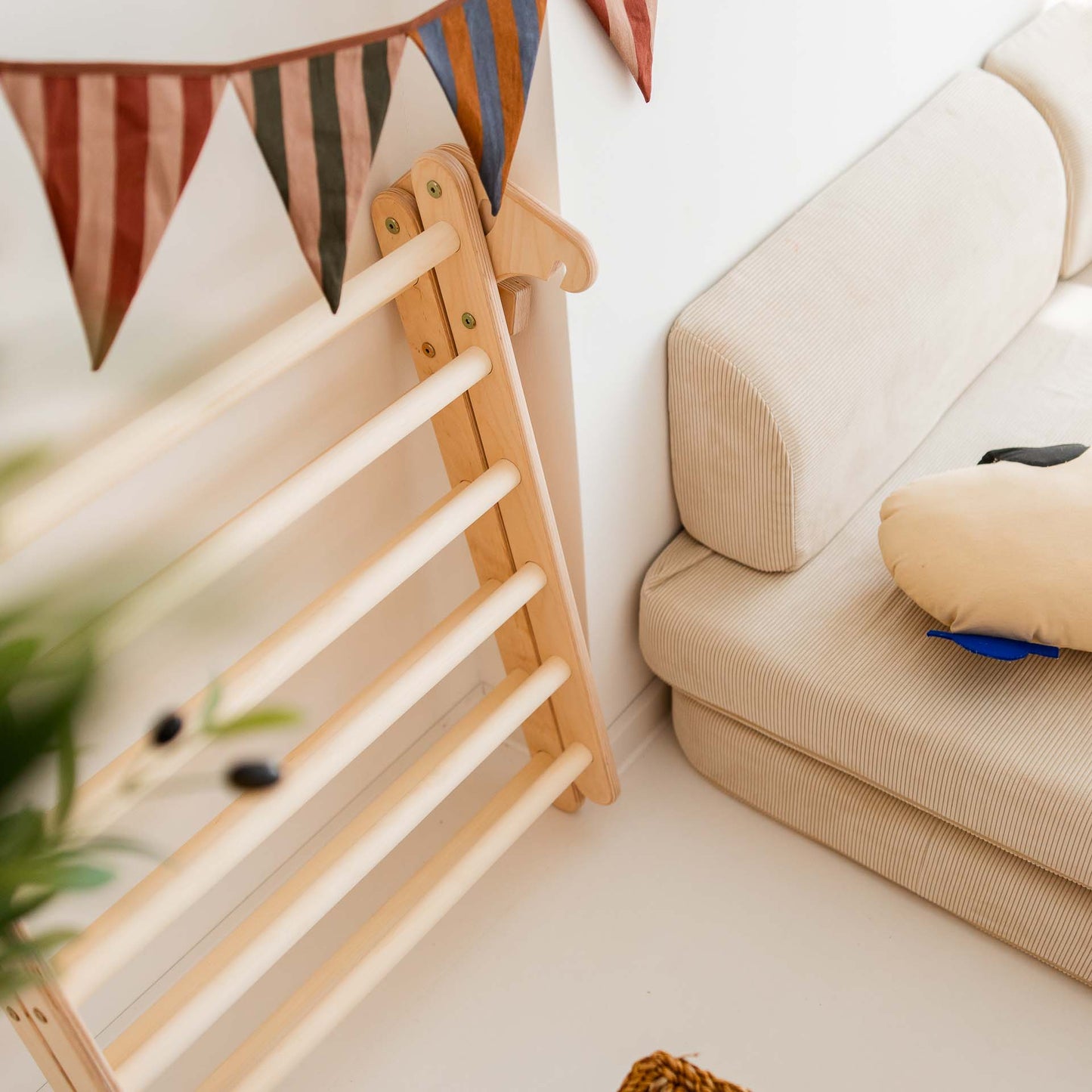 Panda climbing set