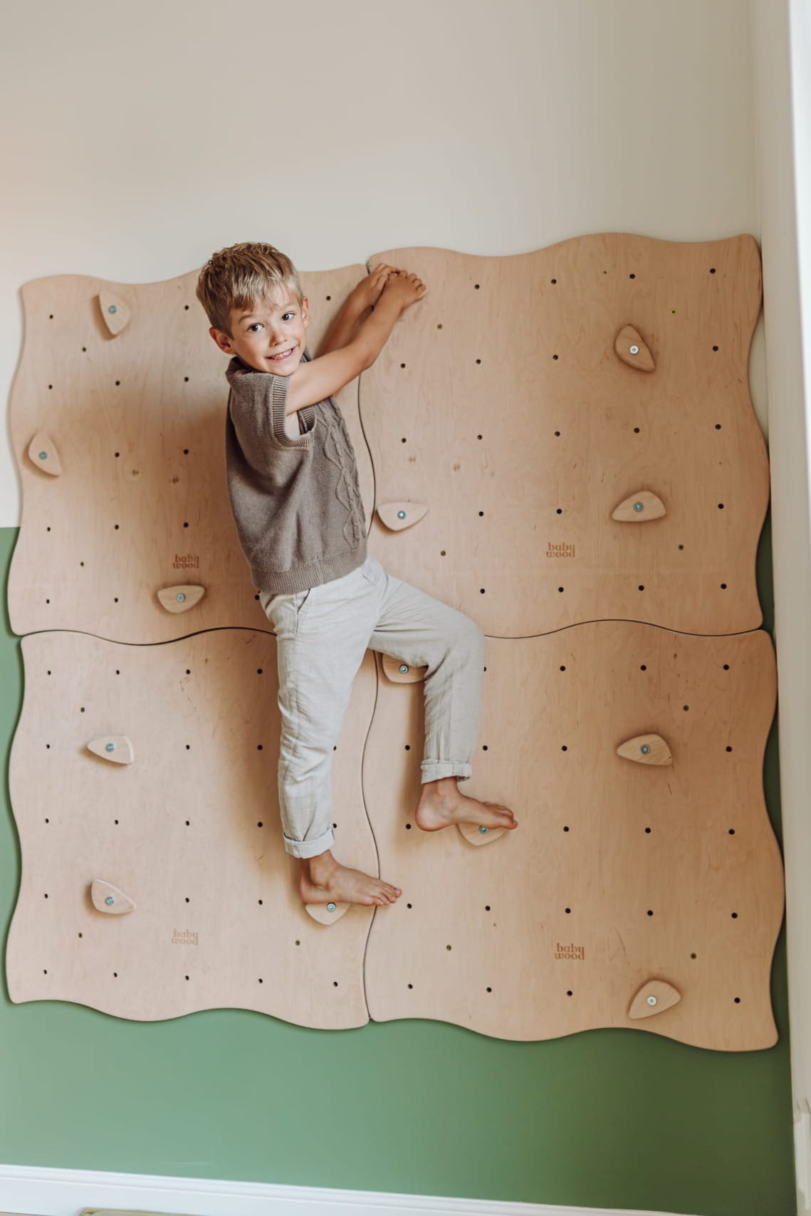 Modulare Kletterwand für Kinder