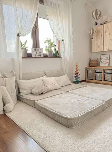 Spielsofa Premium Beige im Kinderzimmer aufgebaut