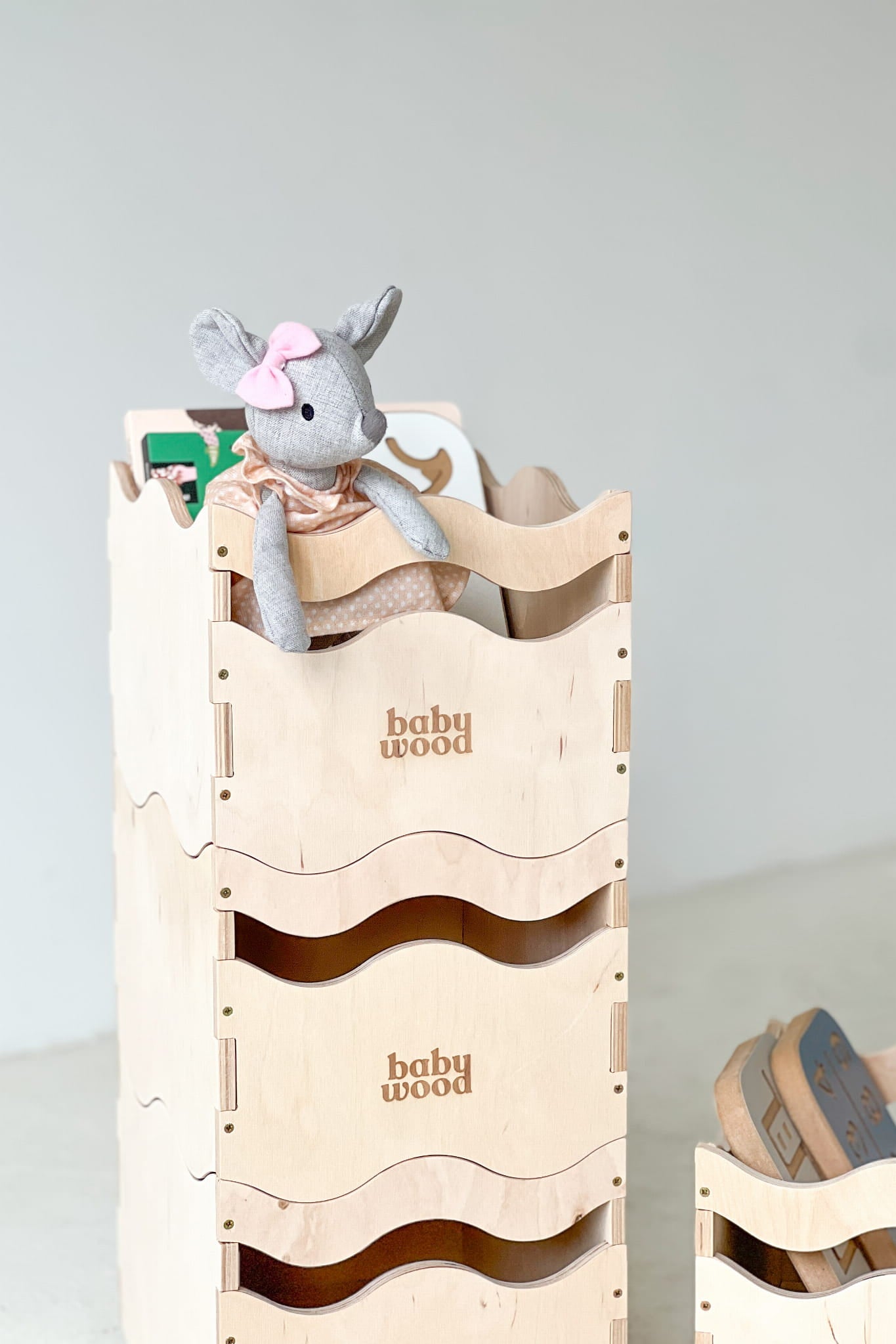 Bücher- und Spielzeugregal "WAVE" aus Holz, versch. Größen