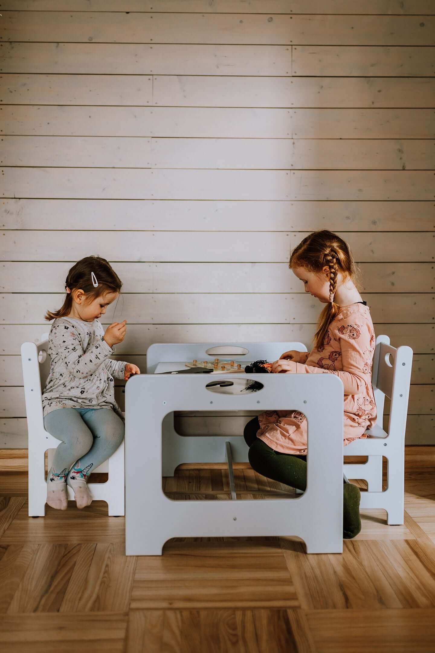 Kindertisch / Spieltisch mit Stühlen