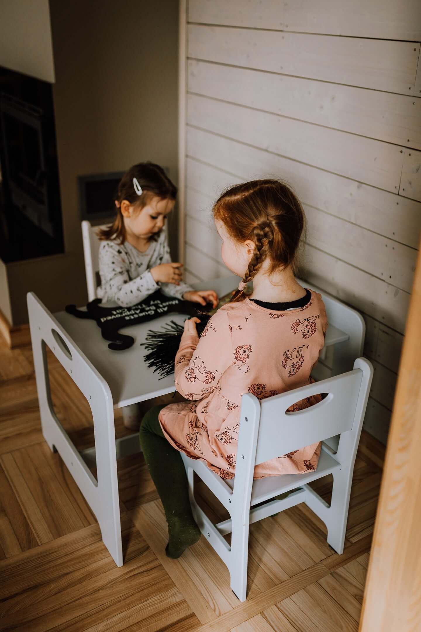 Kindertisch / Spieltisch mit Stühlen