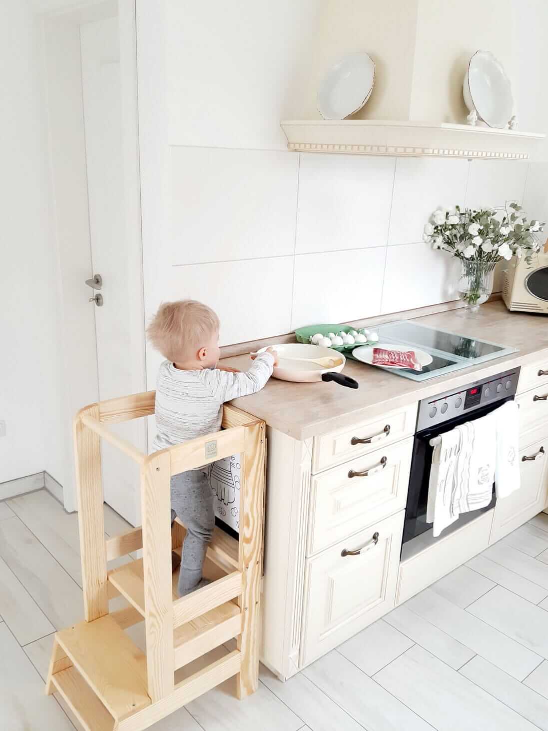 MeowBaby® Lernturm Küchenhelfer mit einer Tafel für Kinder, versch. Farben